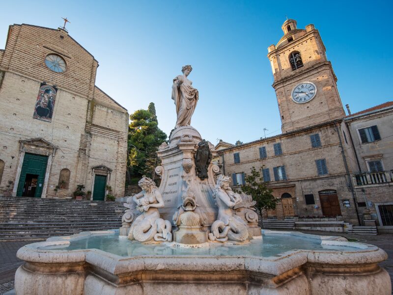 porto san giorgio - fontana della democrazia foto di f_ferracuti